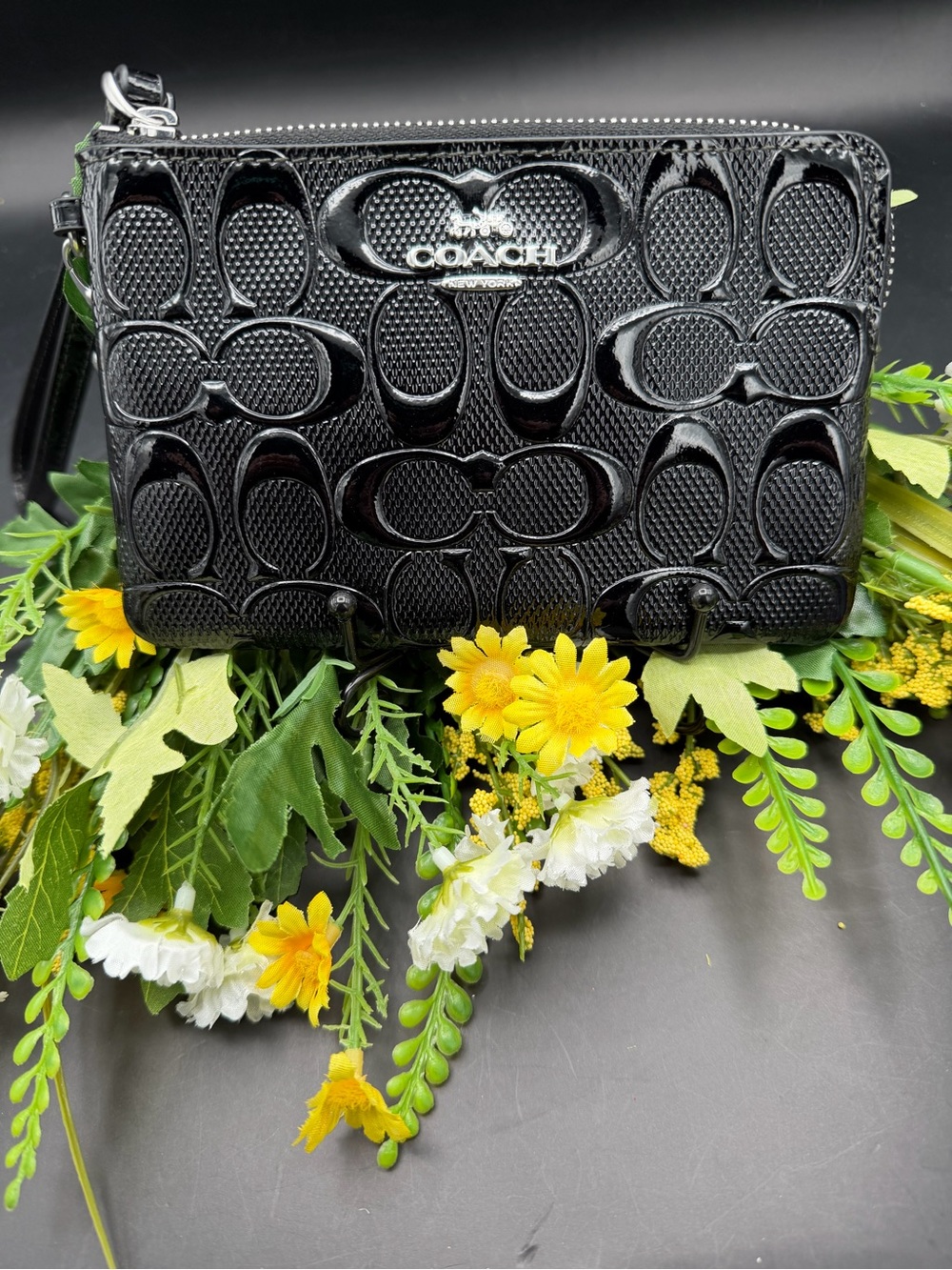 COACH Black Patent Medium Corner Wristlet